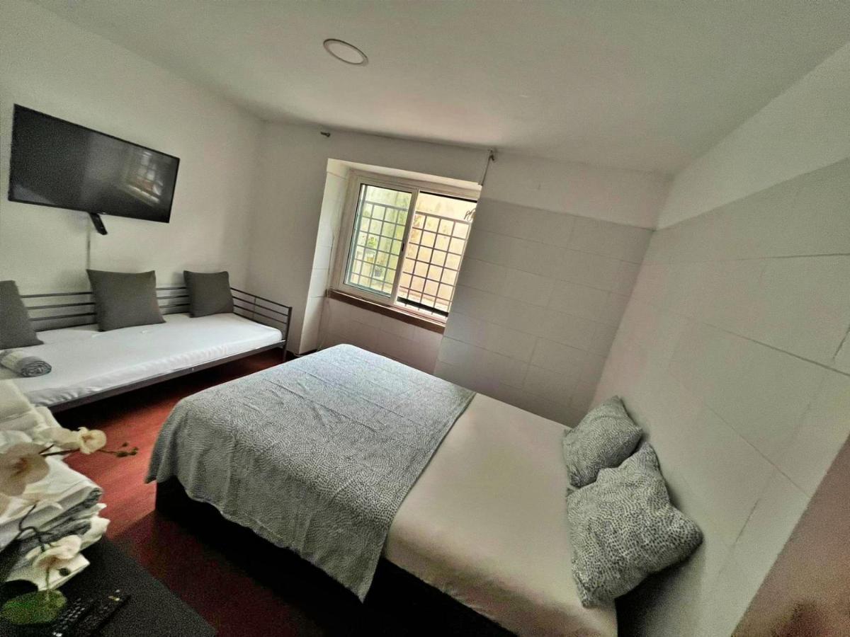 Room In Queluz 11 Minutes From Lisbon Exterior photo